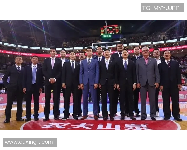 姚明与约旦篮球明星握手瞬间展现友谊与体育精神的完美结合