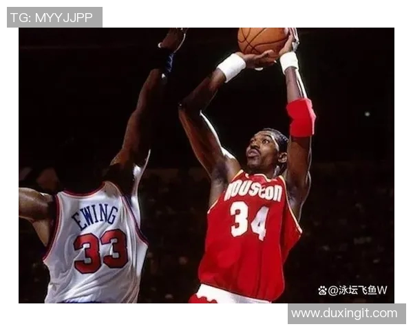 姚明与奥拉朱旺的经典对决：扣篮瞬间重温篮球传奇之路