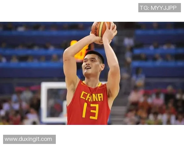 姚明飞跃篮筐的壮丽瞬间骑行扣篮的激情与梦想交织