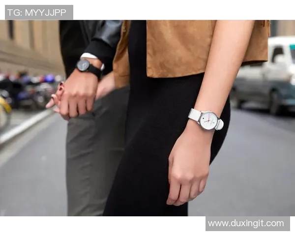 足球明星佩戴苹果手表展现时尚魅力与运动科技完美结合