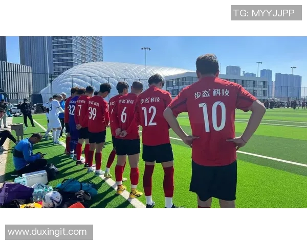 从河床到绿茵场讲述一位足球明星的成长传奇