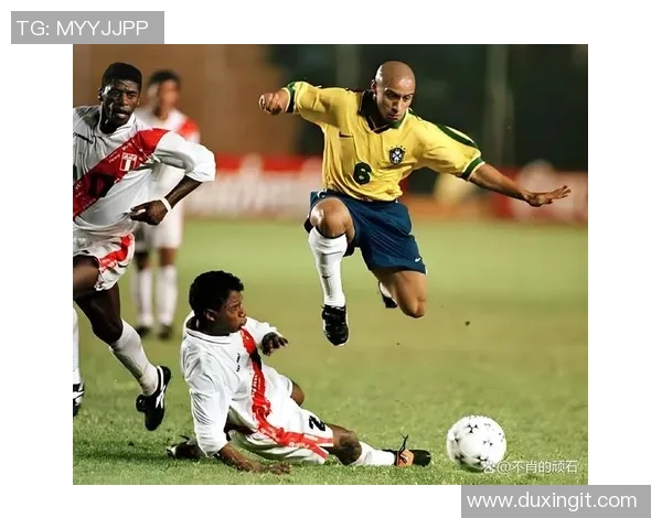 足球明星最佳11人阵容揭秘与历史传奇球员的完美结合 足球明星最佳11人阵容揭秘与历史传奇球员的完美结合