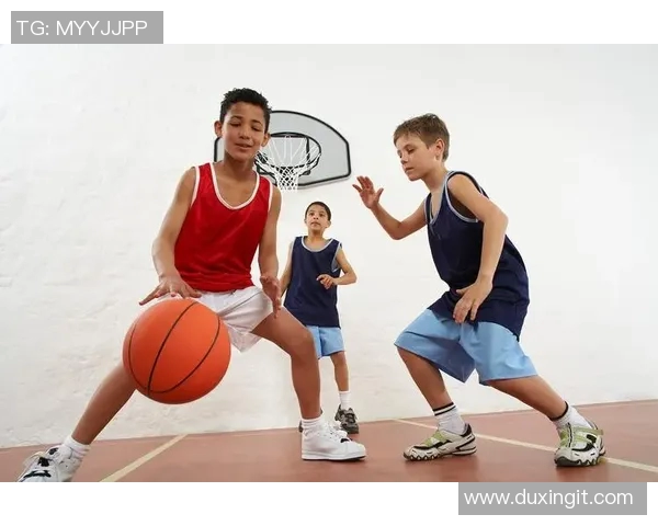 篮球明星从几岁开始打篮球的成长历程与职业生涯启示